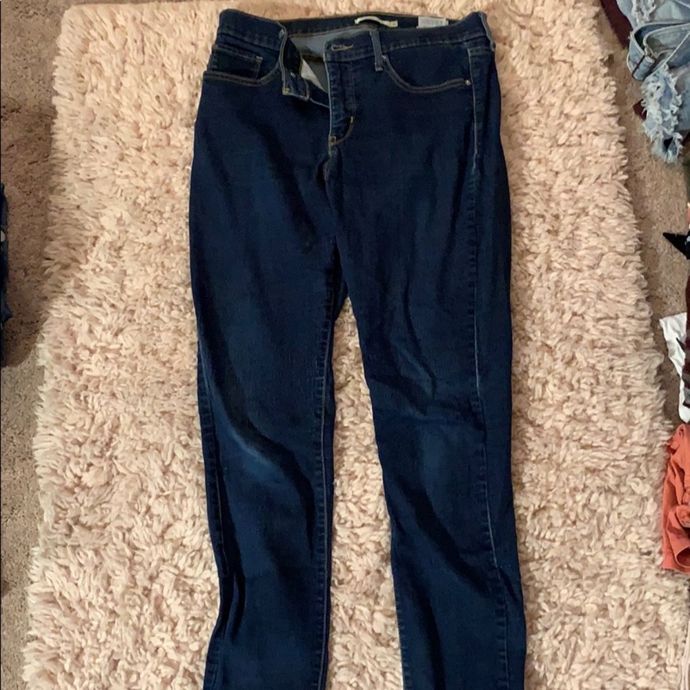 Shaping Skinny Levi Jeans